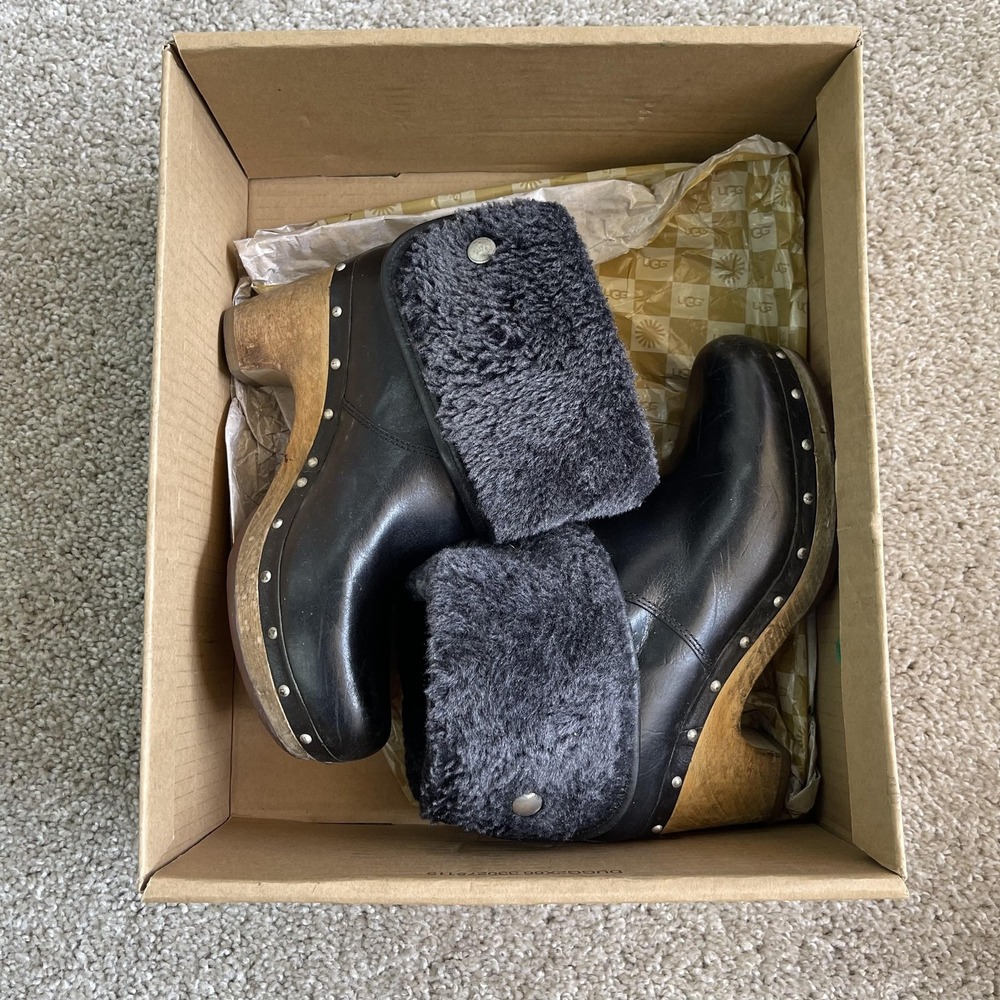 UGG Lynnea II Boots Womens Size 6 Black Leather Shearling Ankle Fur Clog Heels